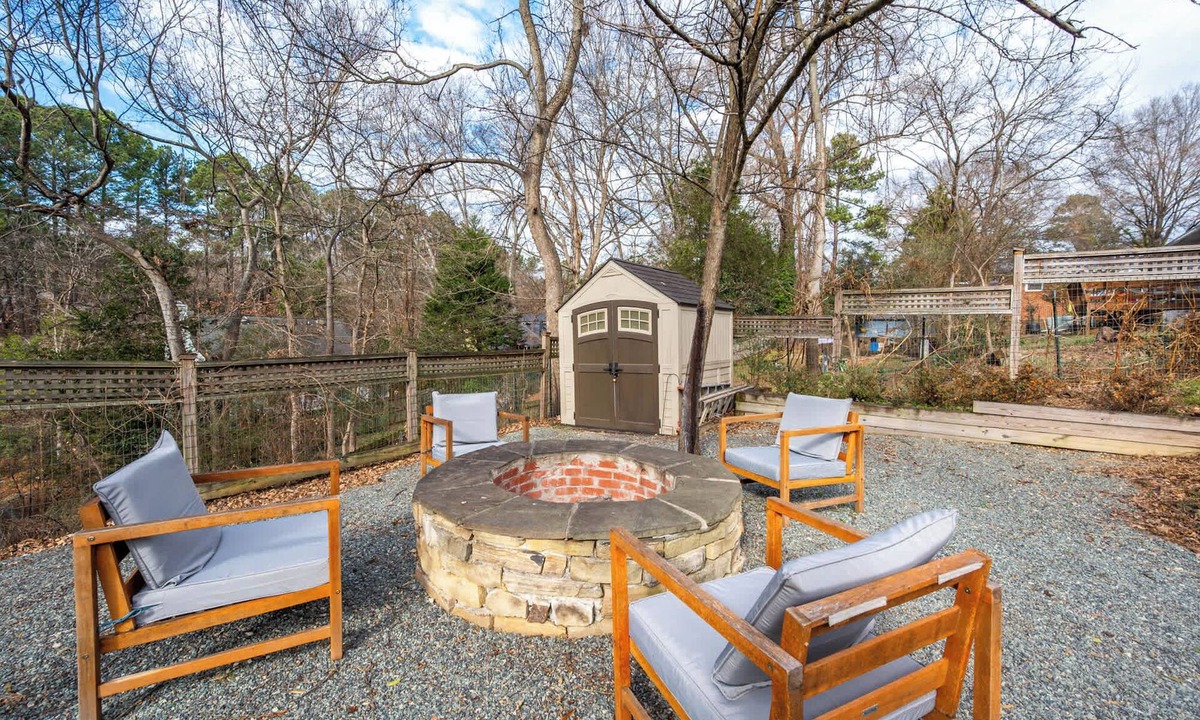 Carrboro House | Stylish Downtown Bungalow with Fire Pit