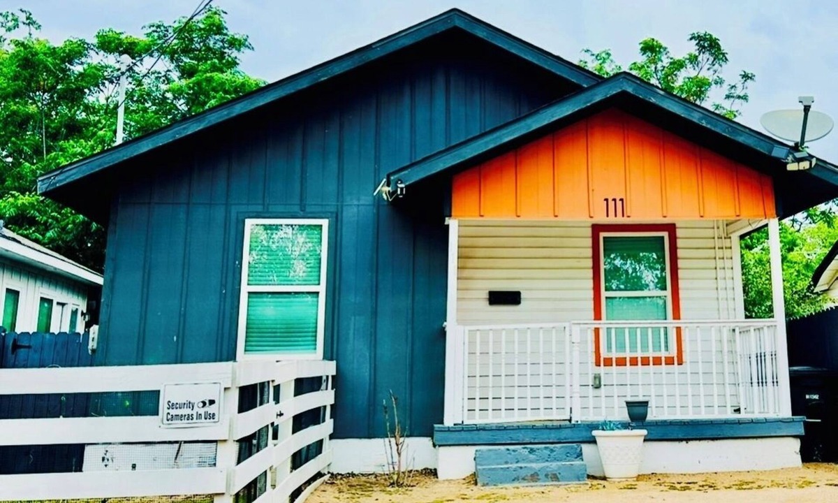 Nevada Street House | Stylish Downtown Cottage near Alamodome, Hemisphere & Riverwalk