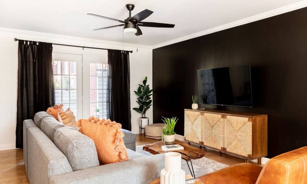 Rutledge Hill Apartment | Stylish Downtown Nashville Condo - Patio & Parking