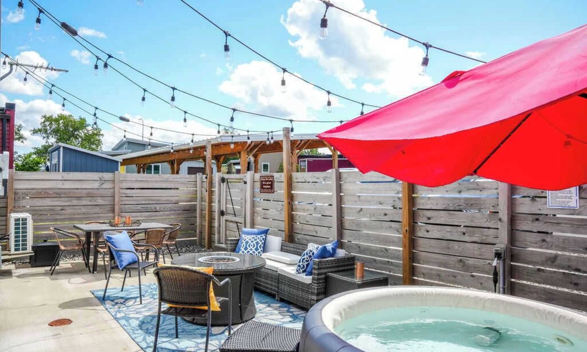 Geneva House | Stylish Downtown Solar Home w/Hot Tub & Billiards