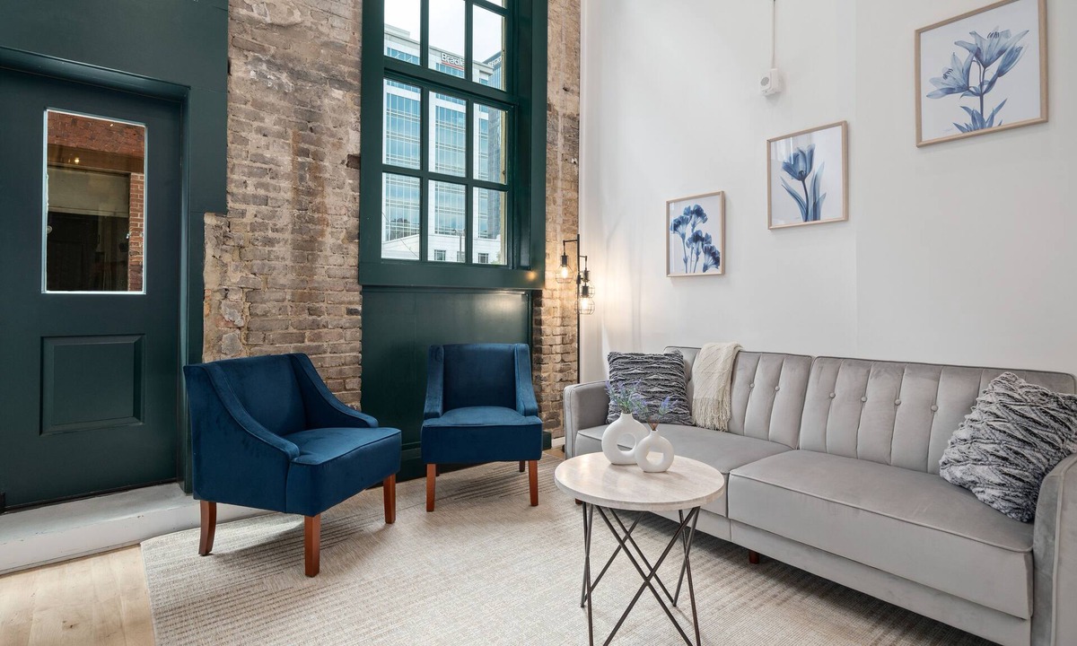 Central City Apartment | Stylish DT Apartment Loft l Rooftop+Parking+Gym! Sleeps 4 n
