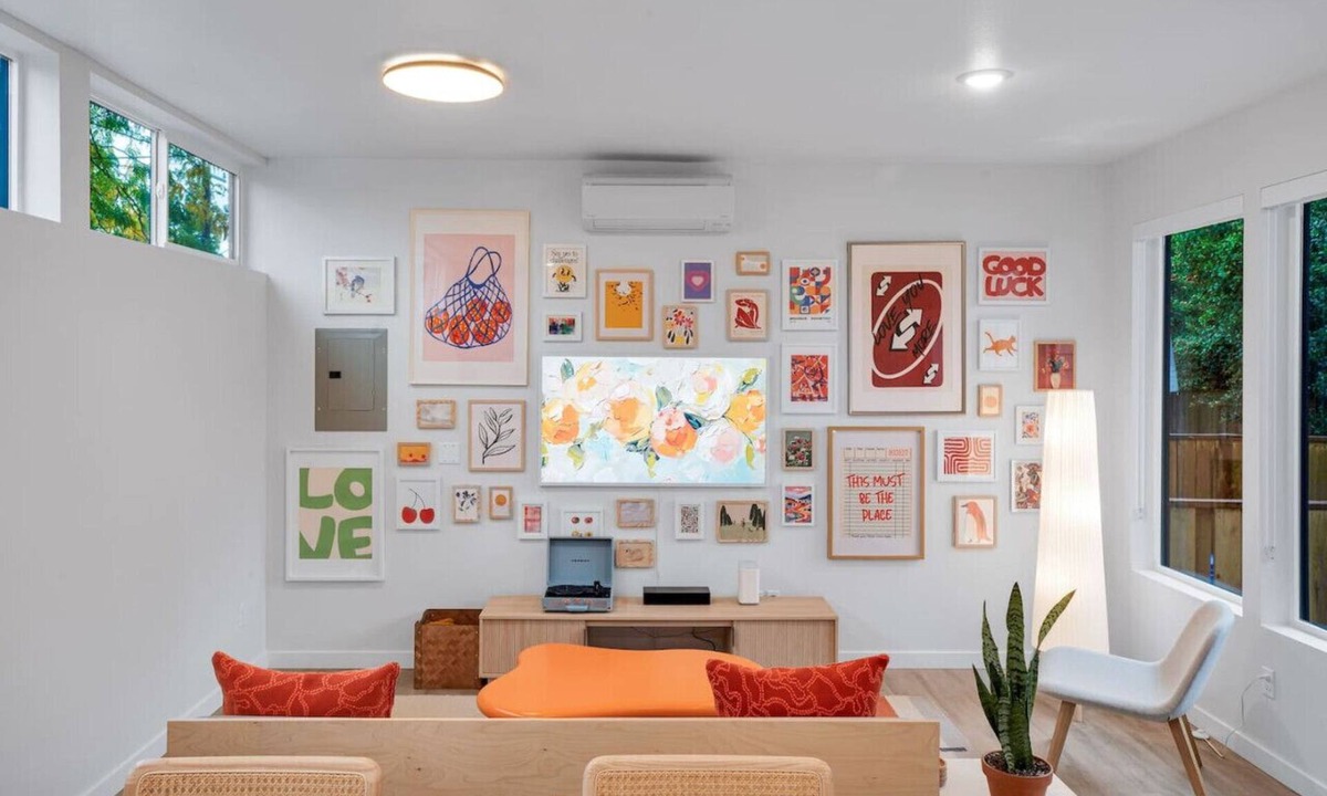 Concordia House | Stylish Duplex Near Alberta Arts District