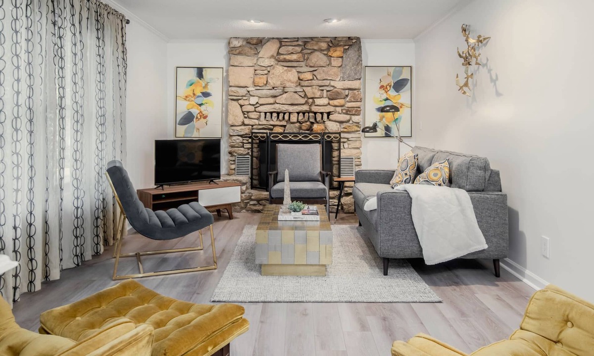 Hendersonville House | Stylish Escape: Cozy Cabin Near the Heart of Town