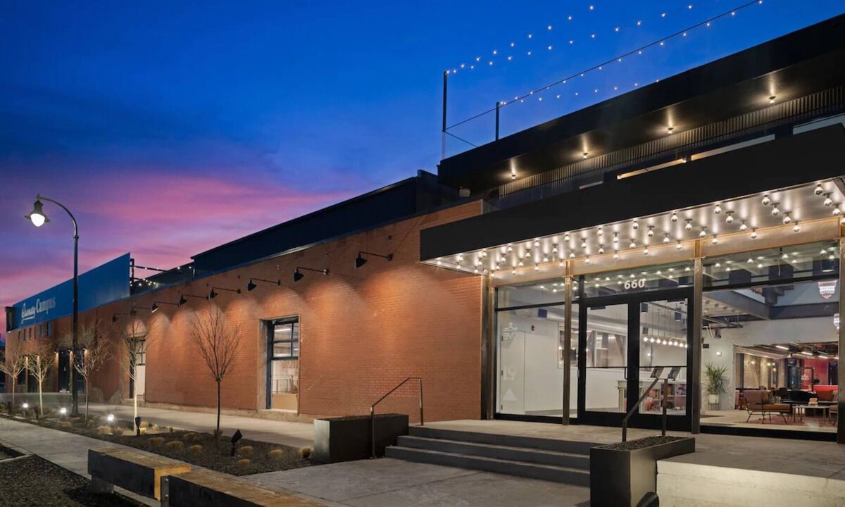 People's Freeway Hotel | Stylish evo Living Space, Perfect for Outdoor Enthusiasts, Pet-Friendly!