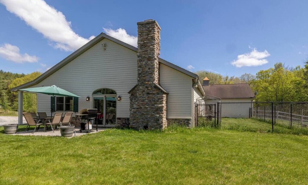 Town of Schodack House | Stylish Farm Stay Swimmable Pond Pet Friendly