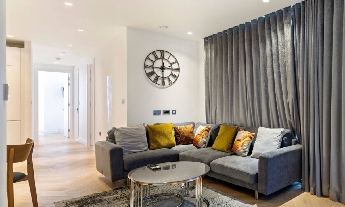 Dudden Hill Apartment | Stylish Flat-Leisure Pool & Gym