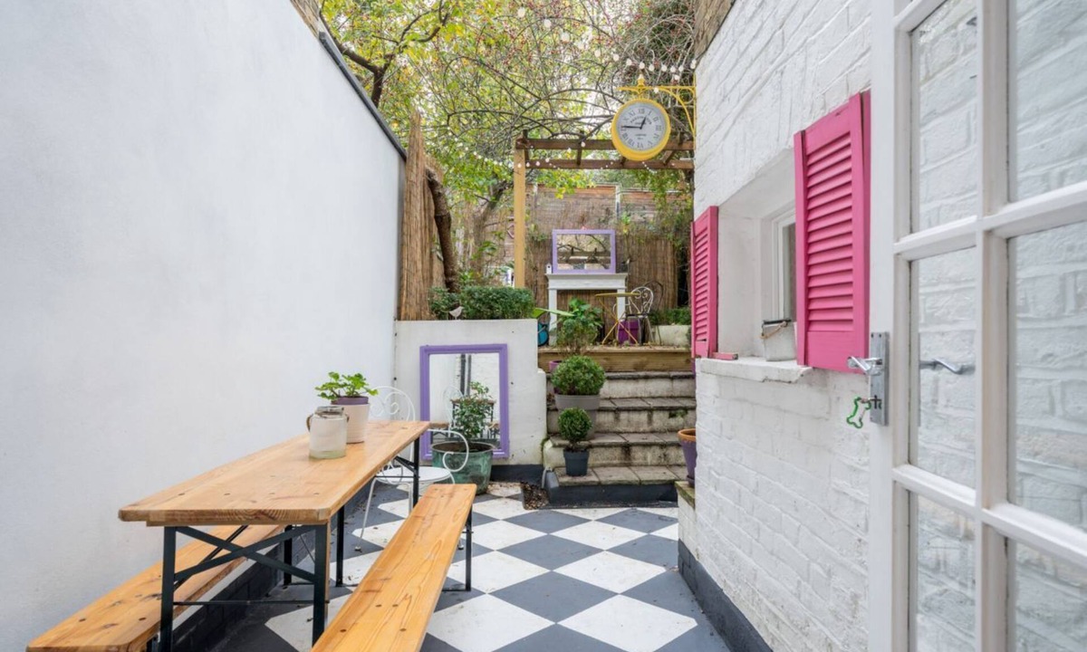 Shepherd's Bush Apartment | Stylish flat with private yard in Shepherd’s Bush