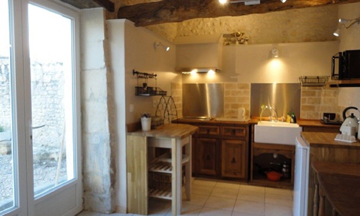 Bribaudon House | Stylish Spacious Studio Apartment, with Shared Pool & Games Barn