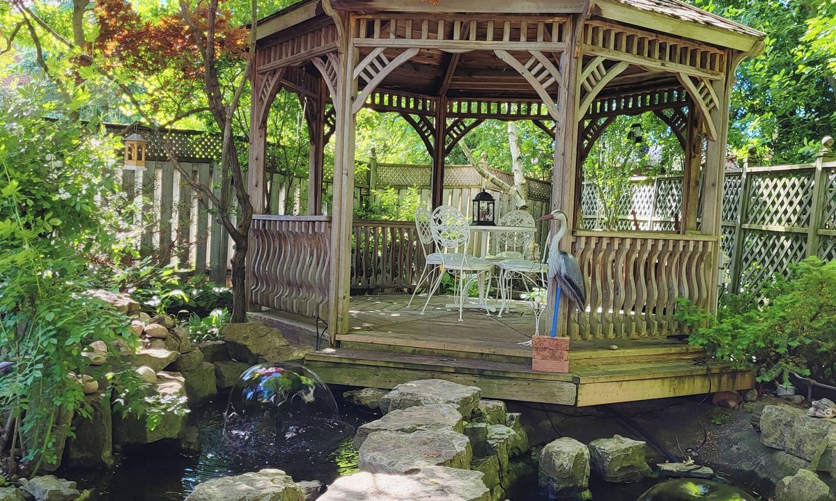 East Credit House | Stylish Garden Suite Near Pearson Airport | Between Toronto and Niagara Falls
