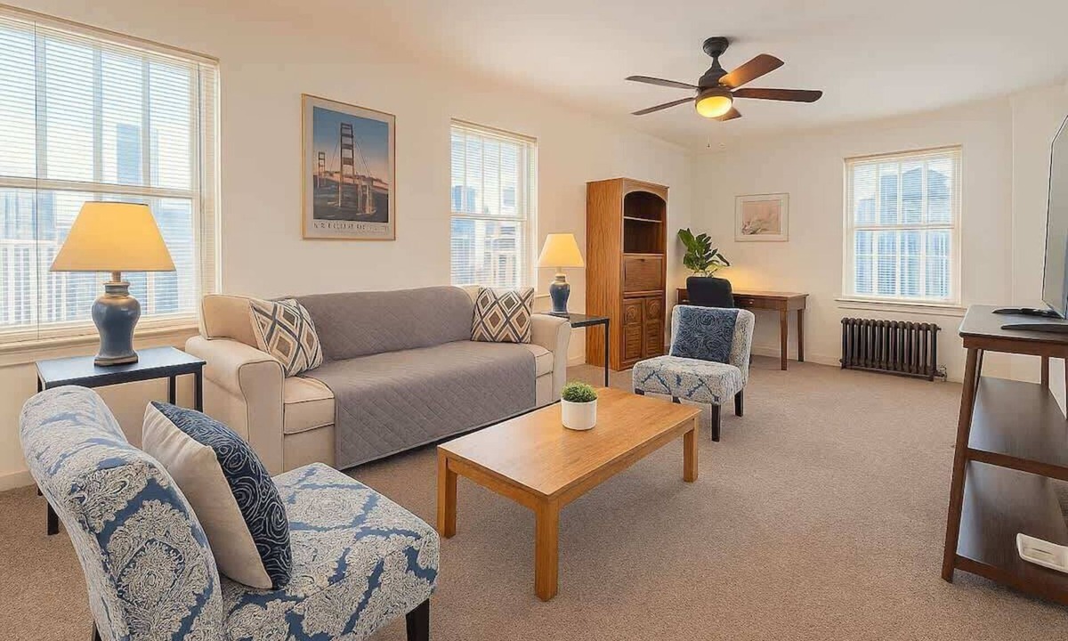 Gold Coast Apartment | Stylish Gold Coast 1BR with Vintage Flair