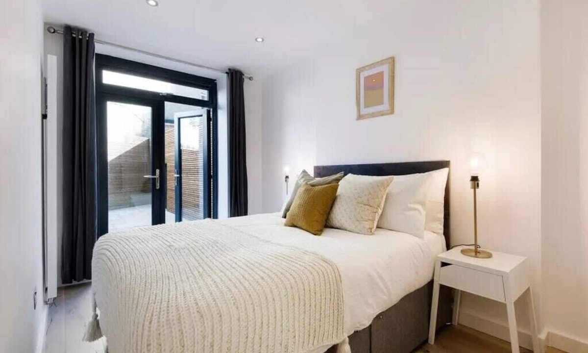 Notting Dale Apartment | Stylish Ground-Floor Retreat in Notting Hill