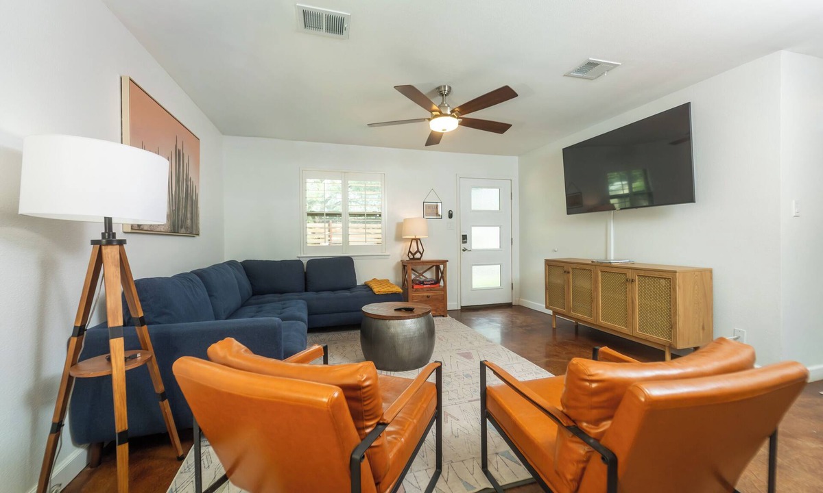 Mesa Park House | Stylish Group Retreat Hot Tub Game Room Yard