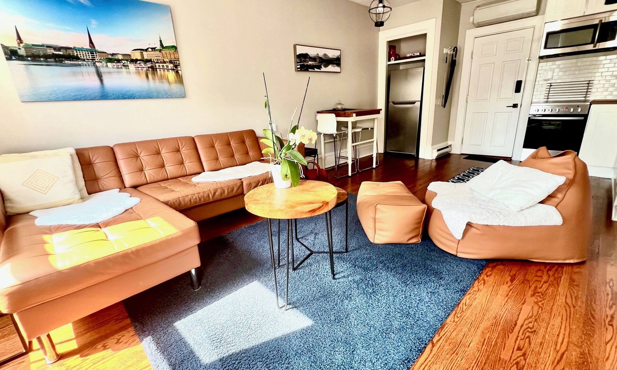 Perth Apartment | Stylish Heritage Downtown Gem near Stewart Park and Tay Basin