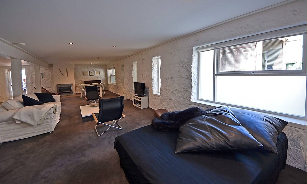 Portland Apartment | Stylish heritage studio in CBD