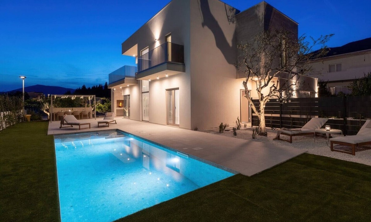 Kastel Luksic Villa | Stylish high-end home just 1,6 km from the beach featuring a heated 29 square meter pool, Table tennis,