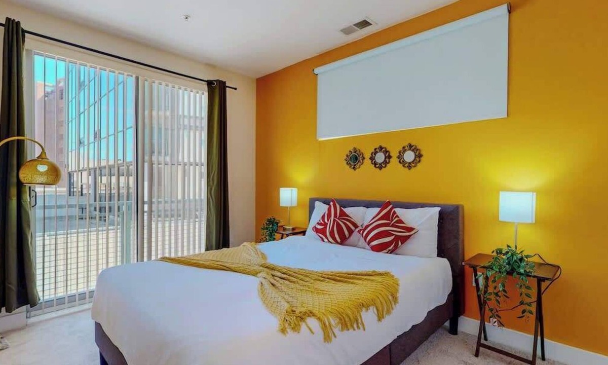 Downtown Apartment | Stylish Home and Cozy200