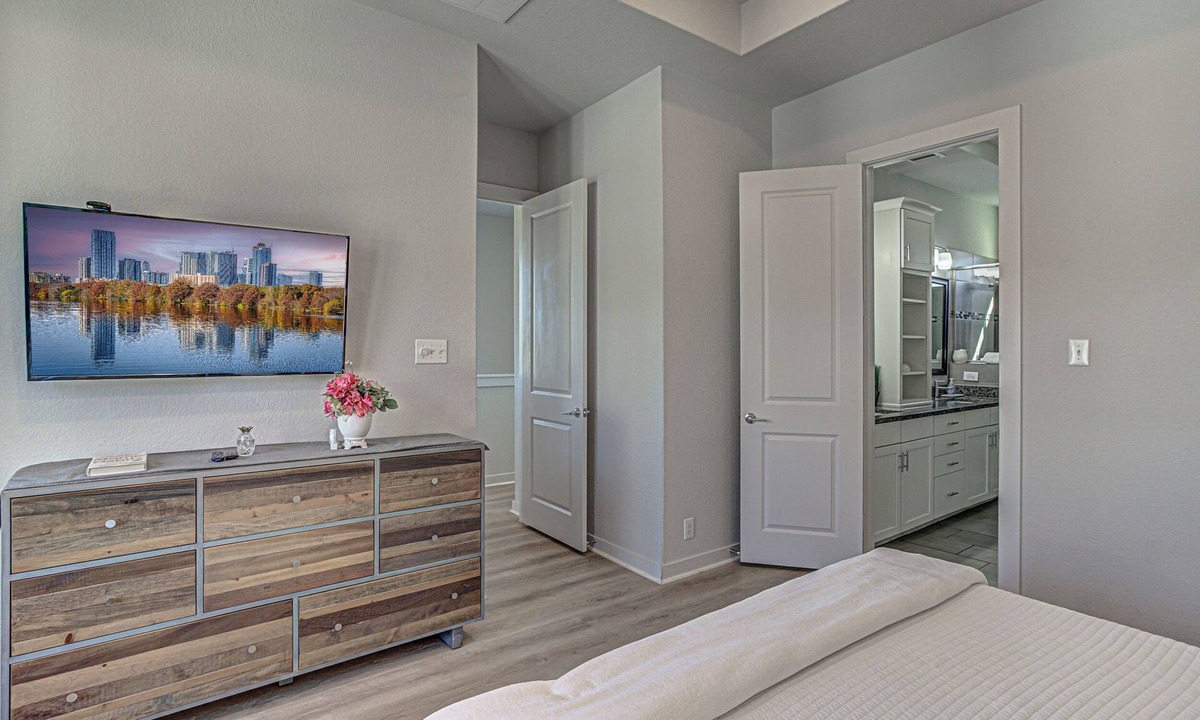 Tobin Hill House | Stylish Home by Riverwalk + Downtown/Sleeps 10