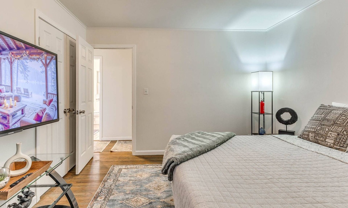 Tulsa House | Stylish home close to golf court & a casino