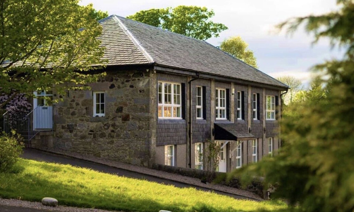 Bishopton House | Stylish home in a beautiful countryside setting!