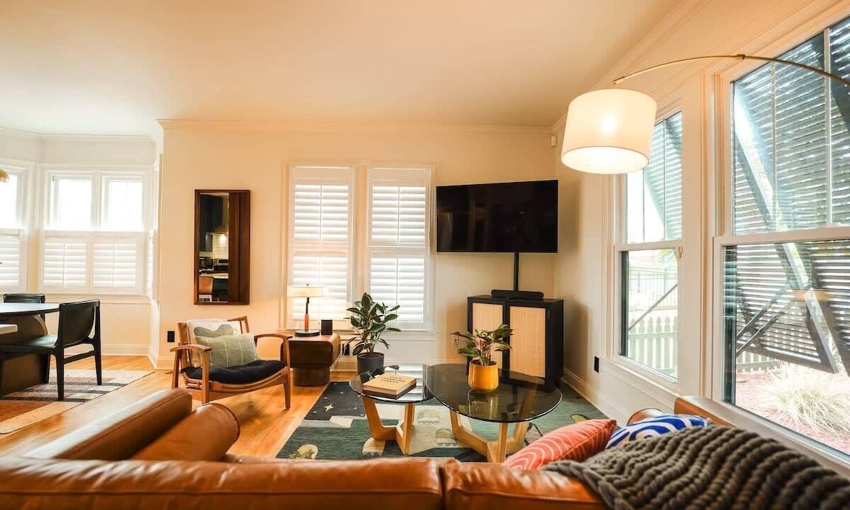 Hope Gardens House | Stylish Home in Nashville | Sleeps 7 | Walkability