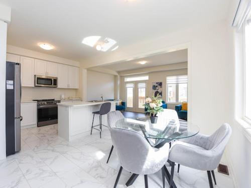 Watertown Apartment | Stylish Home in Waterdown