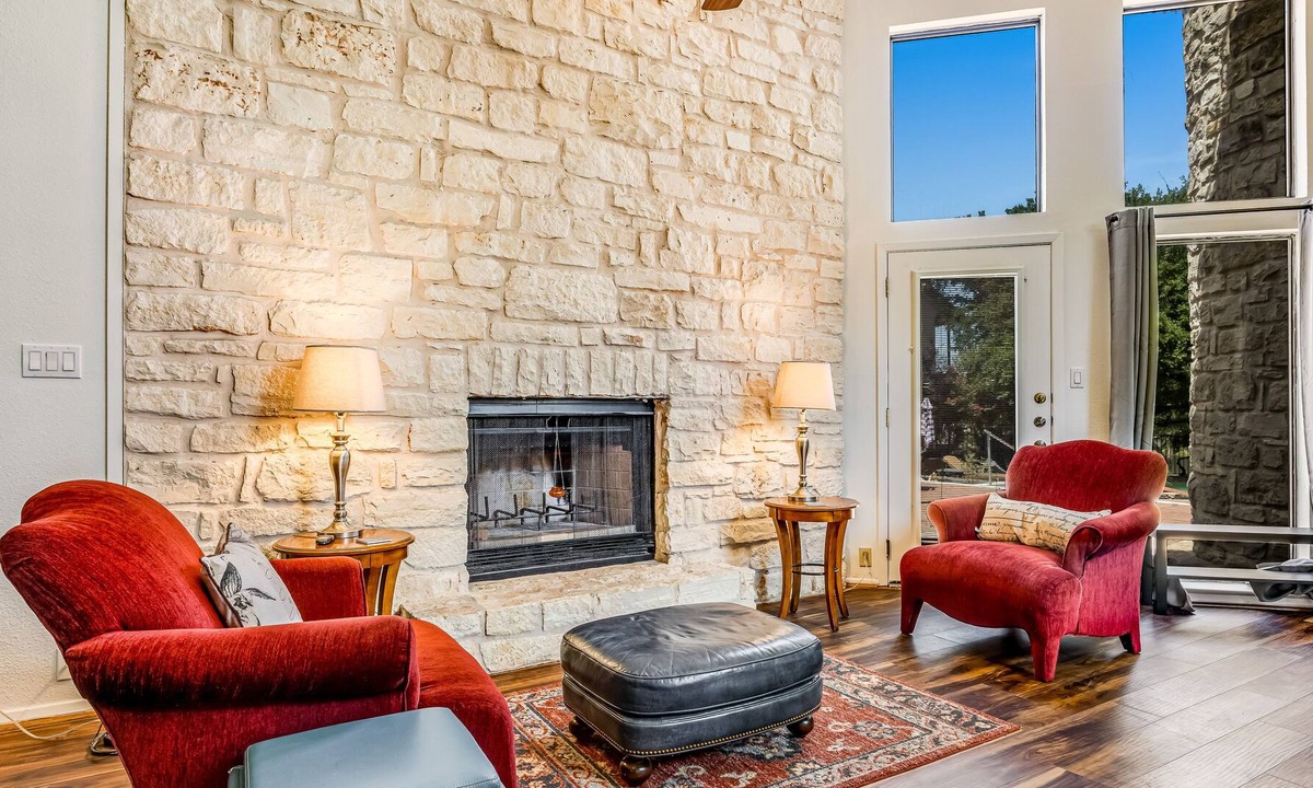 The Hills House | Stylish home on golf course with pool, game room, terrace & central AC