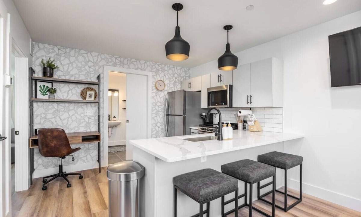 Hillsboro Village Apartment | Stylish in Hillsboro Village by Vanderbilt and Belmont
