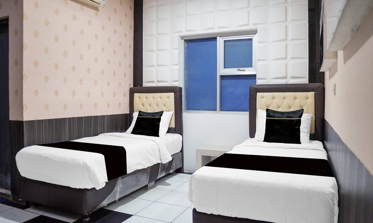 Padang House | Stylish Indonesia Deluxe Twin w/Free WiFi