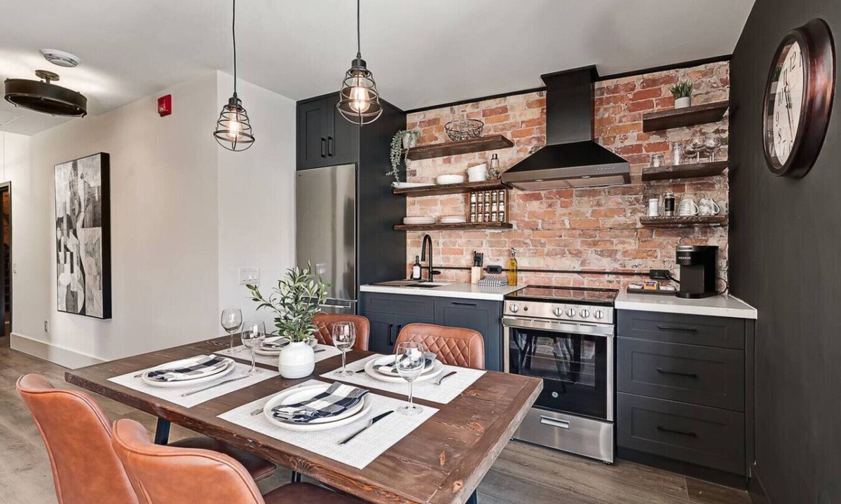Collingwood Condo | Stylish Industrial 1BR Above DT Collingwood Bakery