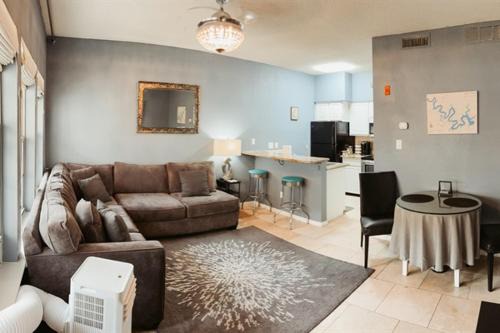 Highland Lake Estates Apartment | Stylish Island Villa
