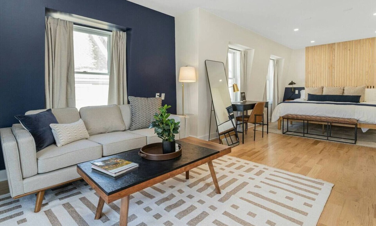 Stamford Apartment | Stylish King Studio Minutes to Train U6