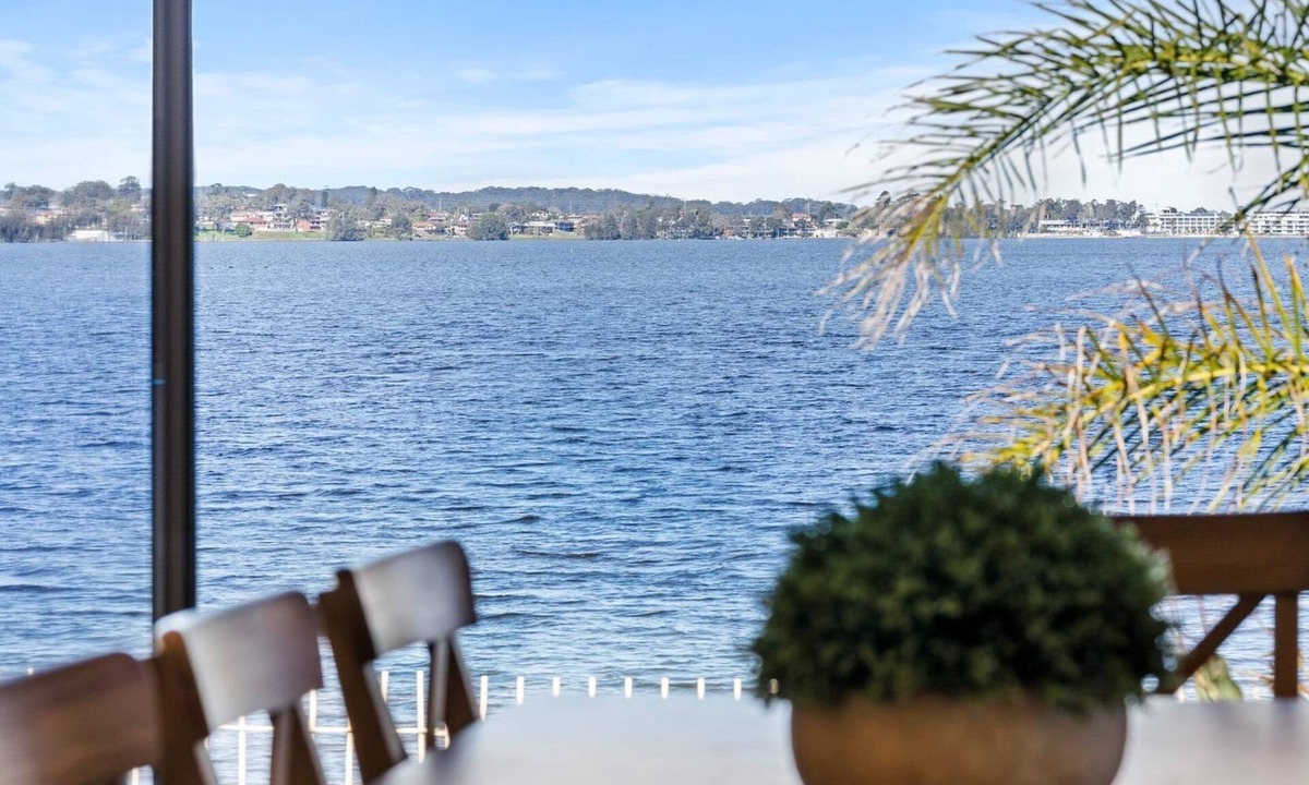 Buff Point House | Stylish Lakefront Tranquillity Kayaks