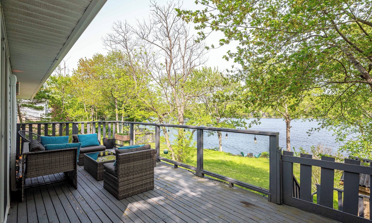 Fall River House | Stylish Lakehouse | 4BR, 2 Decks, Theatre Room