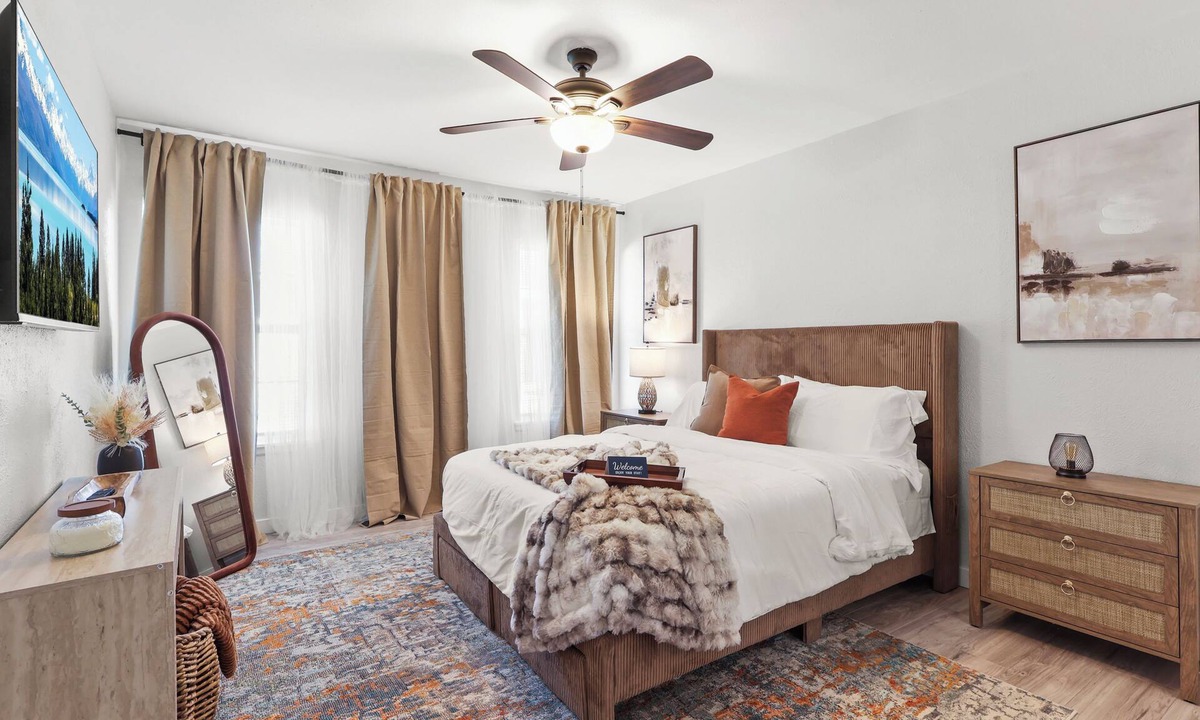Cedar Crest House | Stylish Luxe Home 8 Mins to Downtown!