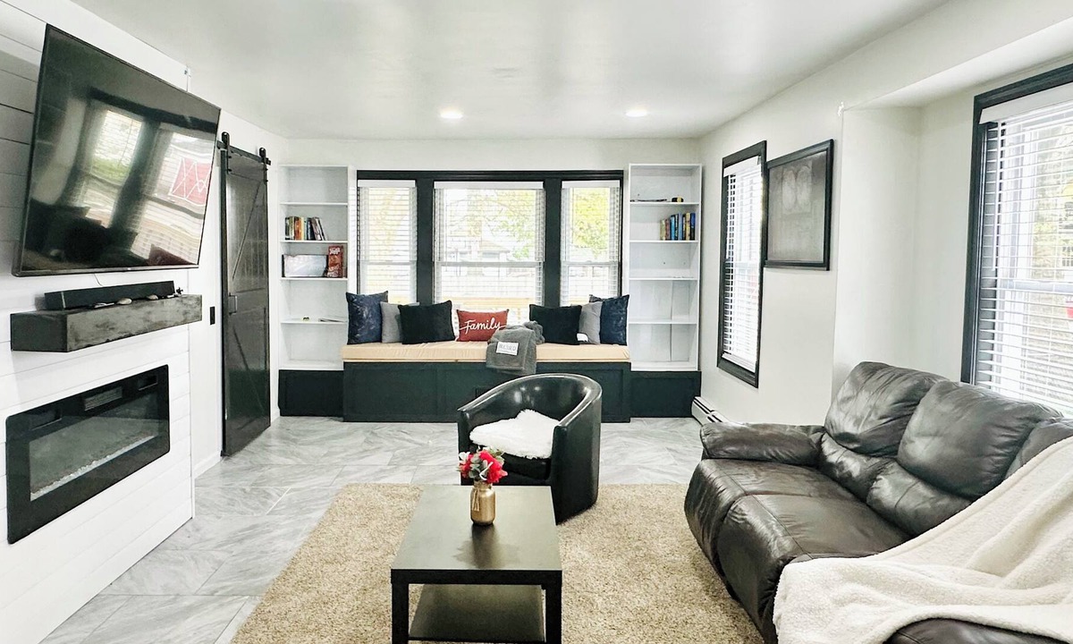 Washington Park Apartment | Stylish Luxe Providence Suite