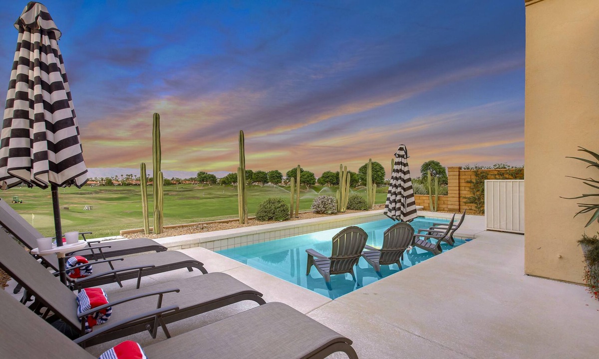 La Quinta House | Stylish Luxury PGA with Private Pool & Golf Cart. LIC# 259358 - 4 Bedrooms