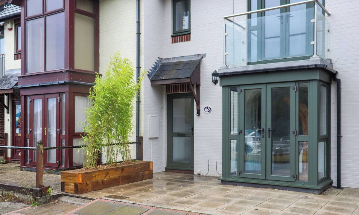 Neyland Cottage | Stylish marina-side setting with panoramic views.