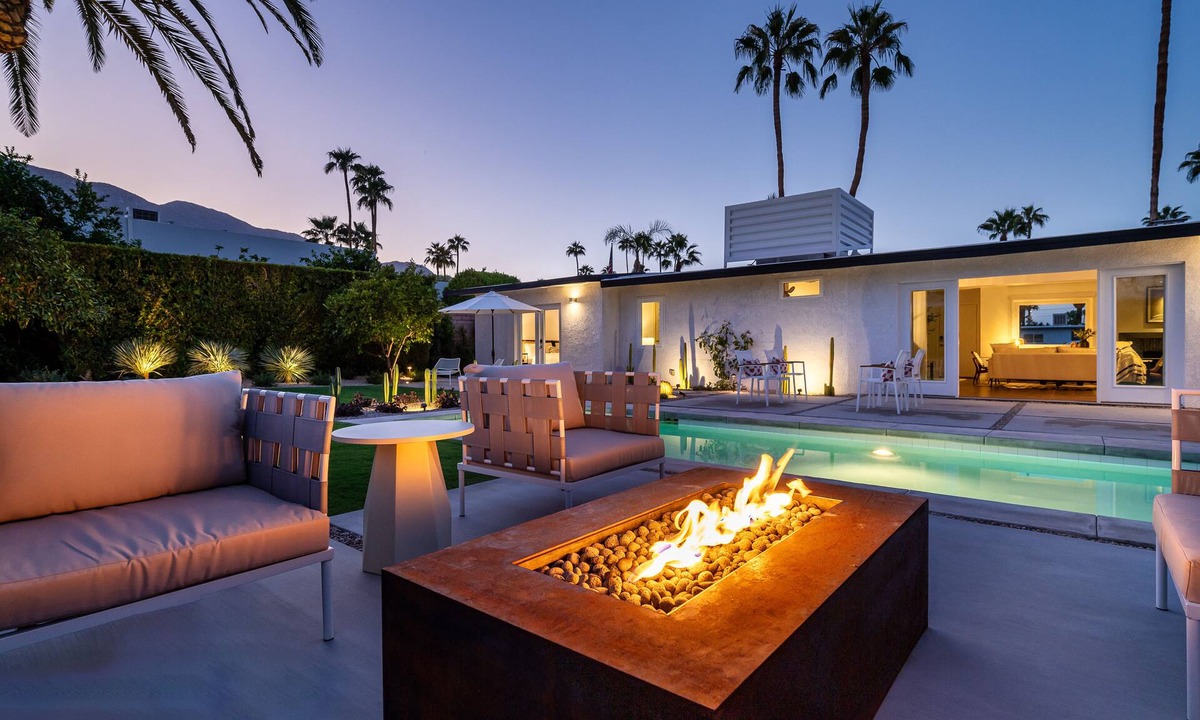 Tahquitz River Estates House | Stylish Mid-Century Home