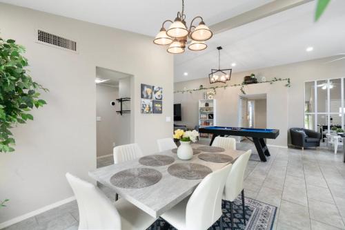 Santiago House | Stylish Mid-Century 4BR Escape with Pool & Luxe Vibes