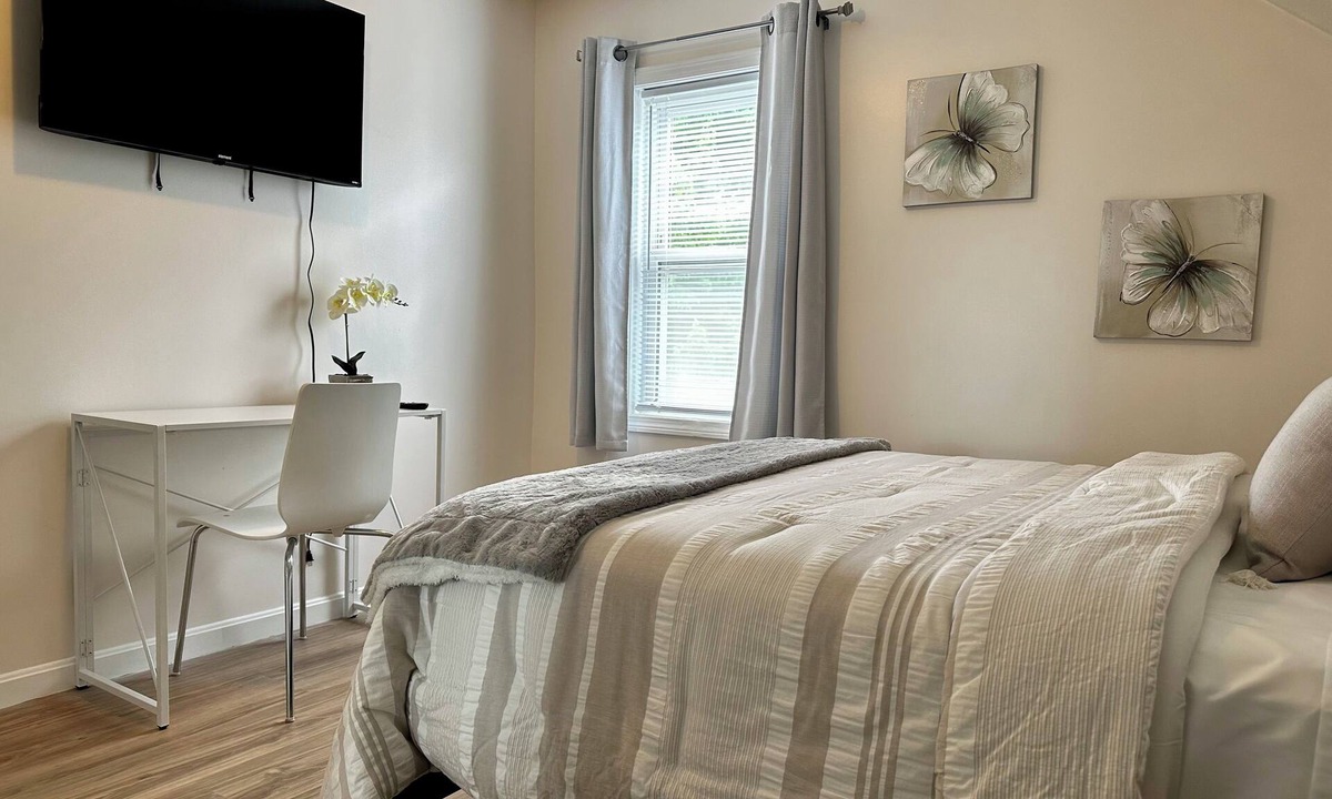 Cranston House | Stylish, Modern 2-Level Home