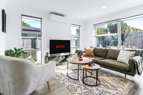 Hamilton Villa | Stylish, Modern and Central