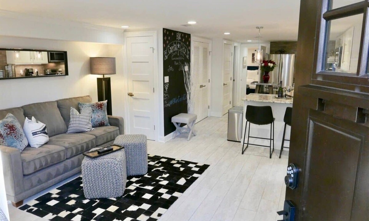 Shaw Apartment | Stylish & Modern Apt Shaw PKING!