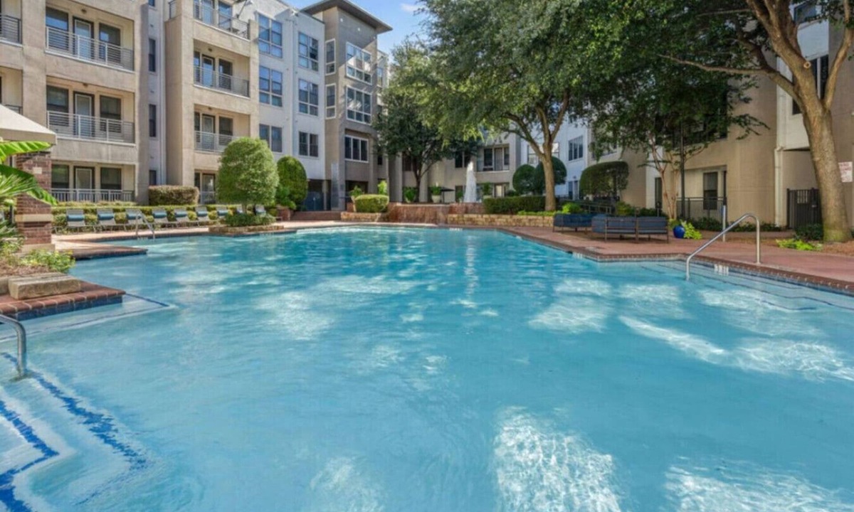 Las Colinas Apartment | Stylish Modern Bedroomking Full Bed+pool&gym