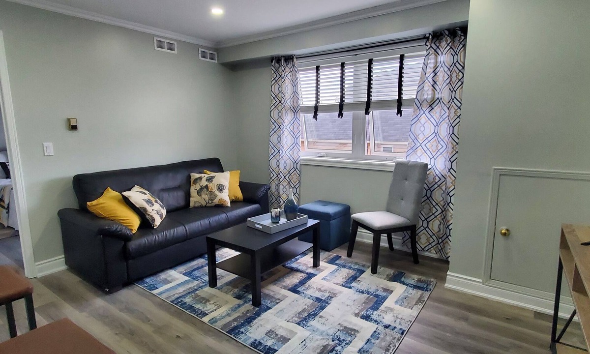 Hurontario Condo | Stylish Modern Condo in the City