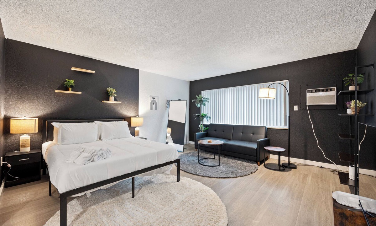 Southwest Orlando Apartment | Stylish Modern Studio Apt Citrus Oaks with AC and WiFi