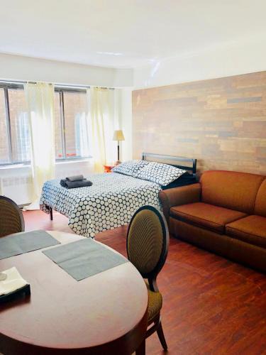 Downtown Montreal Apartment | Stylish Montreal Apartment: Comfortable Stay in the Golden Square Mile