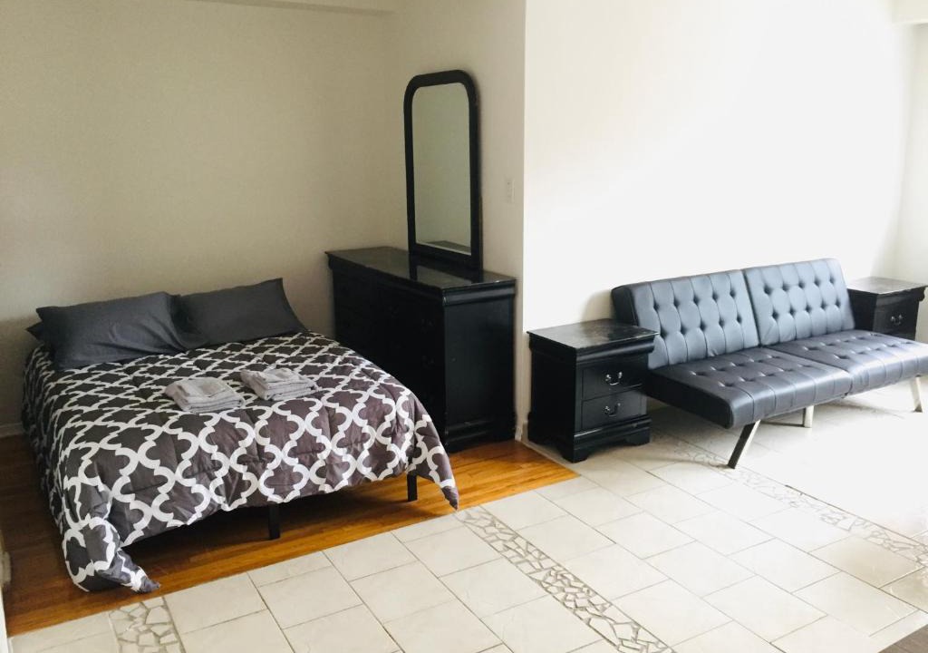 Downtown Montreal Apartment | Stylish Montreal Apartment: Comfortable Stay in the Golden Square Mile