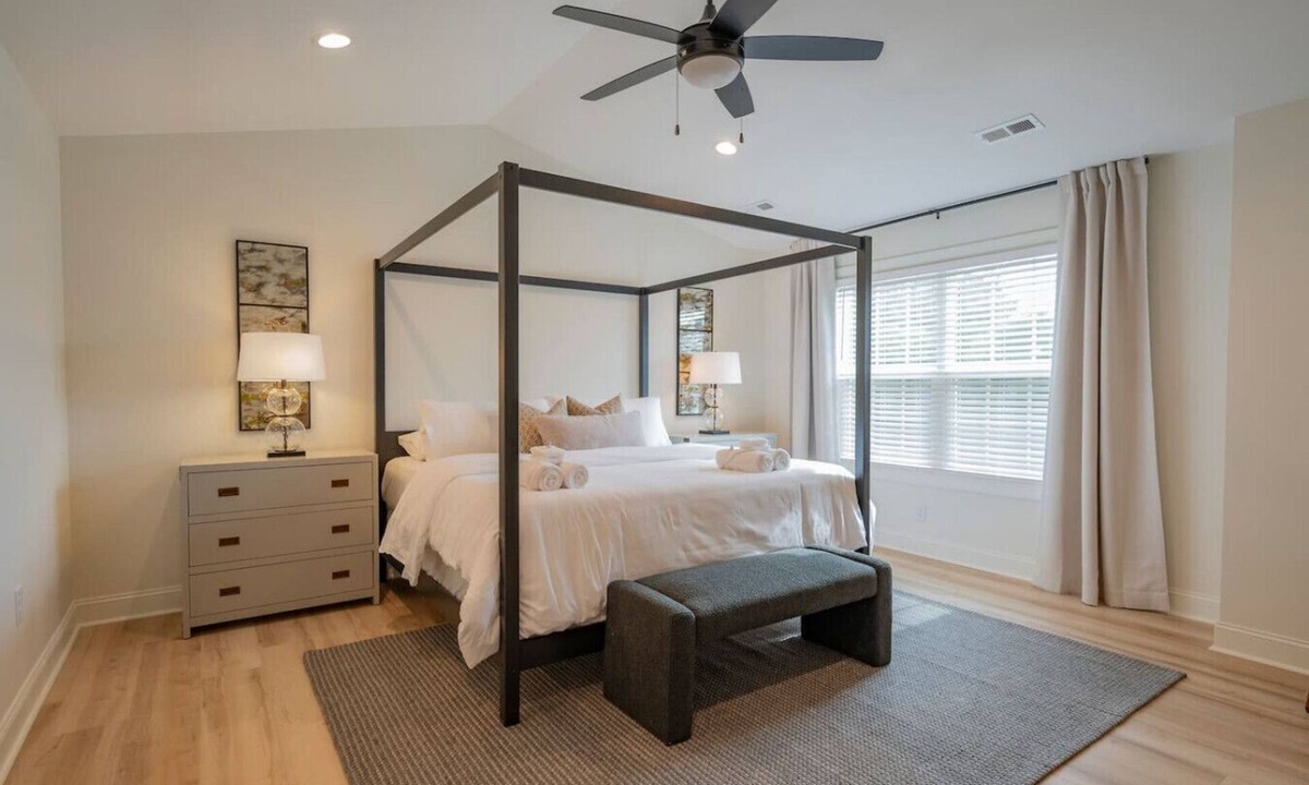 Lynchburg Villa | Stylish New Build | 3BR Townhouse | Master BDR TV!