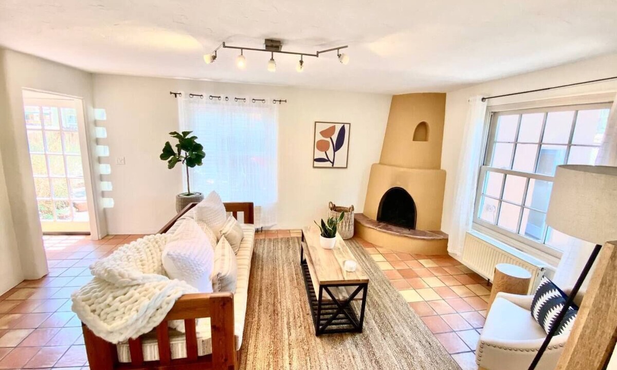 South Capitol House | Stylish New Mexican Getaway Blocks from Plaza