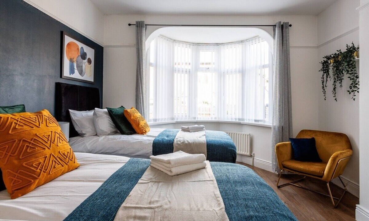 Fenham House | Stylish Newcastle Gem - Sleeps 9 - Parking